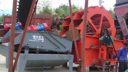 脫水篩生產(chǎn)現(xiàn)場(chǎng) 振動(dòng)篩 (56).jpg