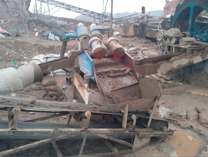 制砂生產(chǎn)線中的細(xì)沙回收機(jī) 制砂生產(chǎn)線中的細(xì)沙回收機(jī).jpg